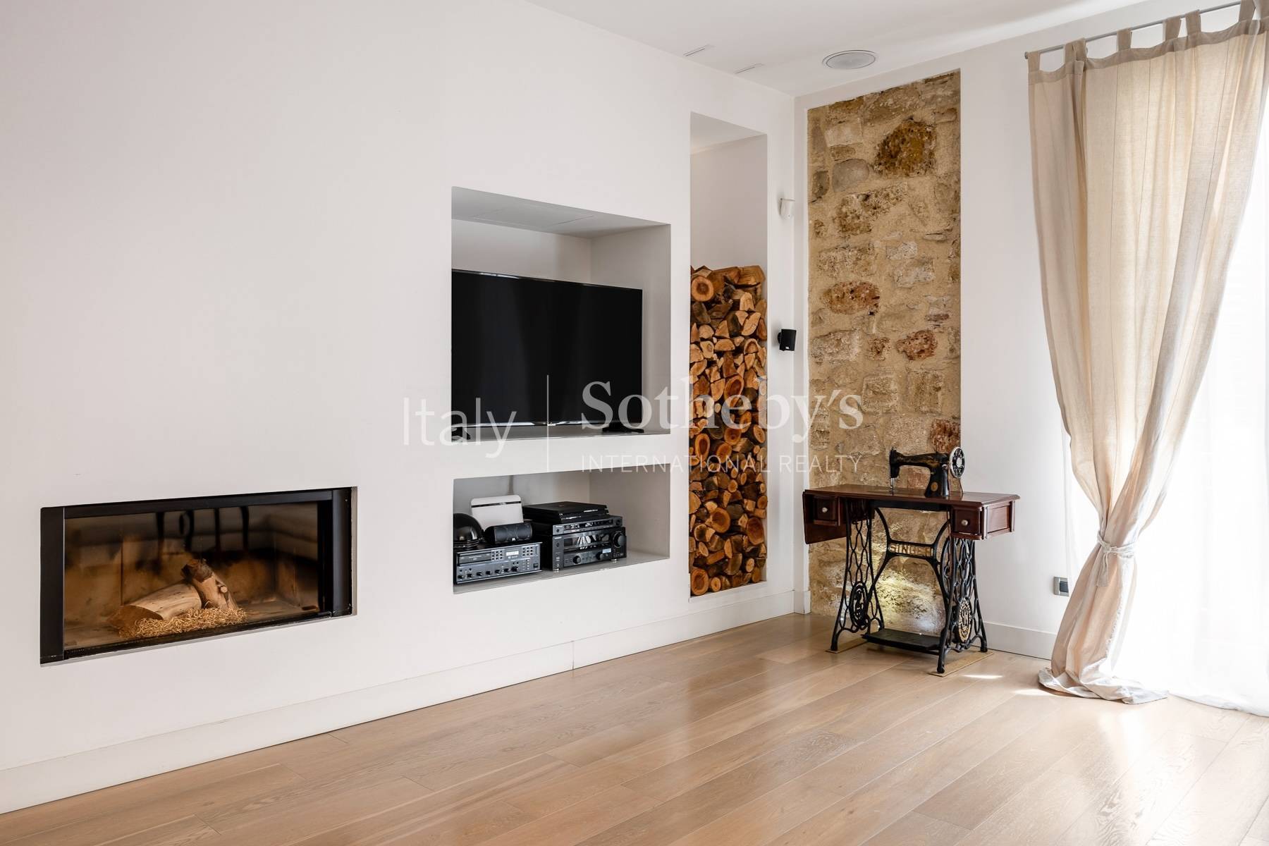  Penthouse with Terrace in the Heart of Palermo