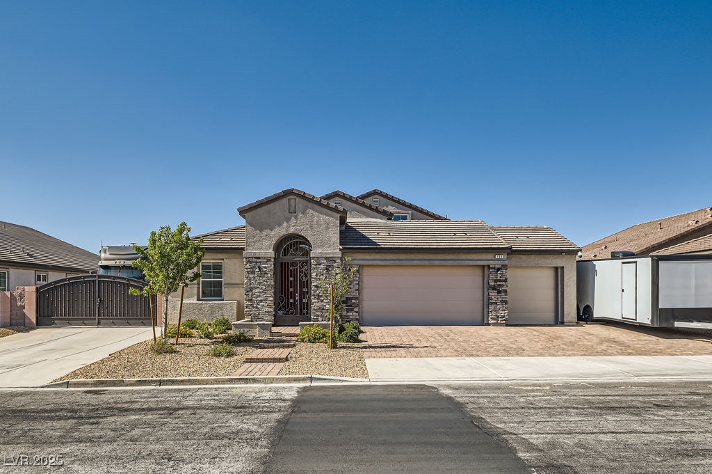 Henderson, Nevada, 89015, United States, 6 Bedrooms Bedrooms, ,1 BathroomBathrooms,Residential,For Sale,1826406