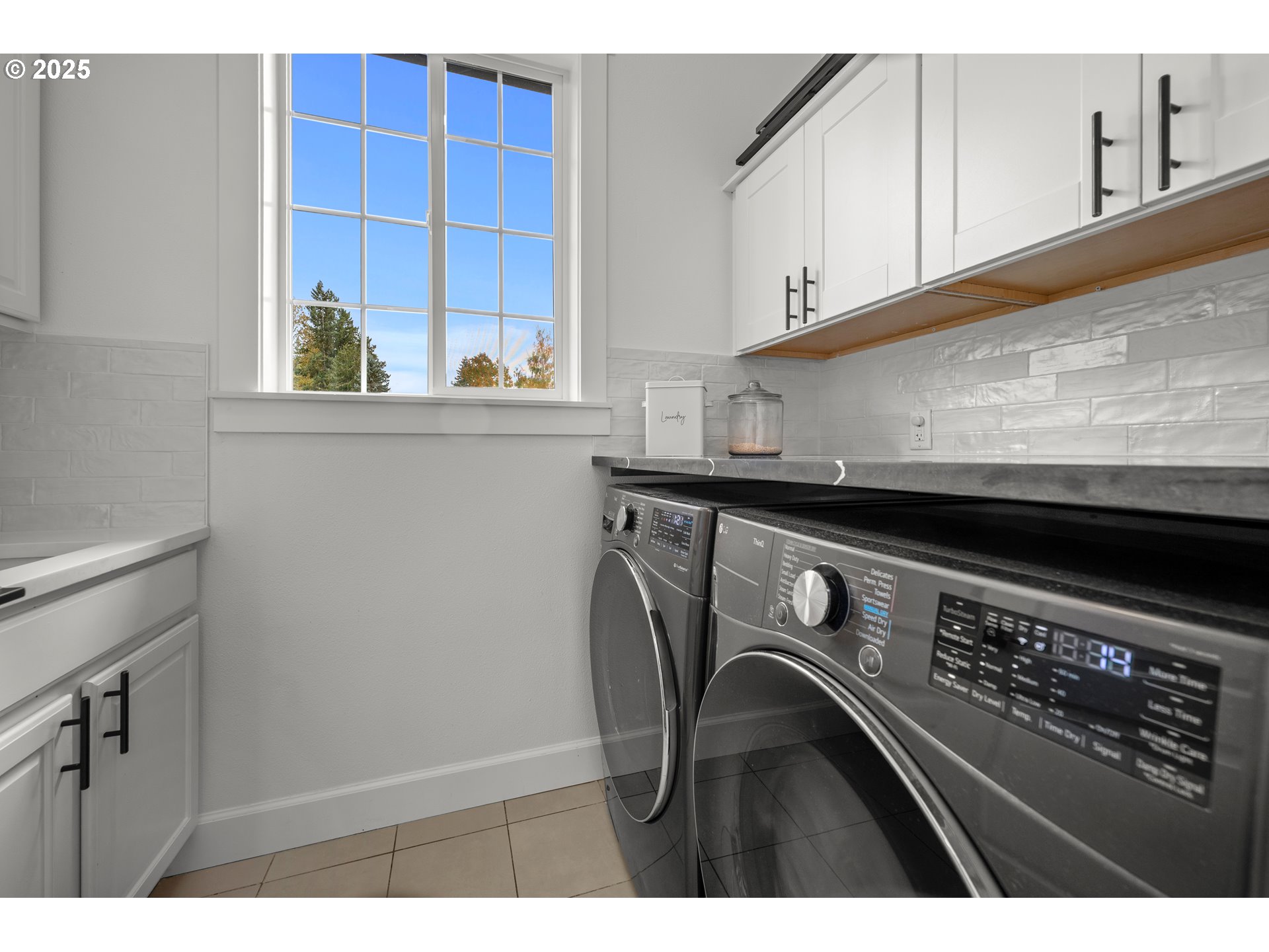 Portland, Oregon, 97223, United States, 4 Bedrooms Bedrooms, ,3 BathroomsBathrooms,Residential,For Sale,1991848