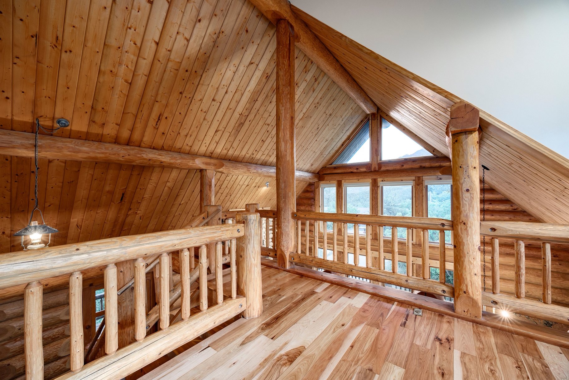  Refined Mountain Home on 1.27 Acres Near Snowbasin - 物件實景
