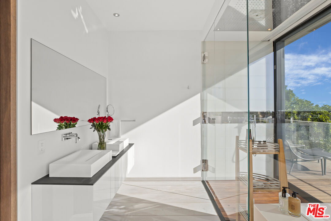 Malibu, California, 90265, United States, 3 Bedrooms Bedrooms, ,4 BathroomsBathrooms,Residential,For Sale,1746173