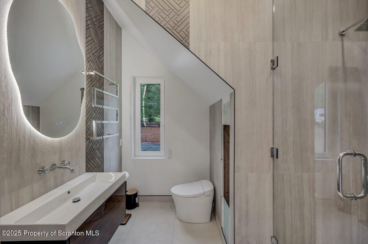 Bear Creek, Pennsylvania, 18602, United States, 4 Bedrooms Bedrooms, ,3 BathroomsBathrooms,Residential,For Sale,2002172