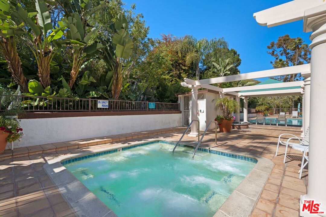 Malibu, California, 90265, United States, 1 Bedroom Bedrooms, ,1 BathroomBathrooms,Residential,For Sale,1840451