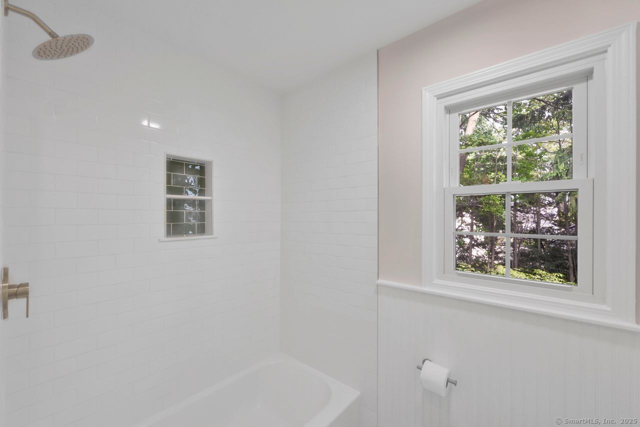 Milford, Connecticut, 06460, United States, 4 Bedrooms Bedrooms, ,3 BathroomsBathrooms,Residential,For Sale,1906885