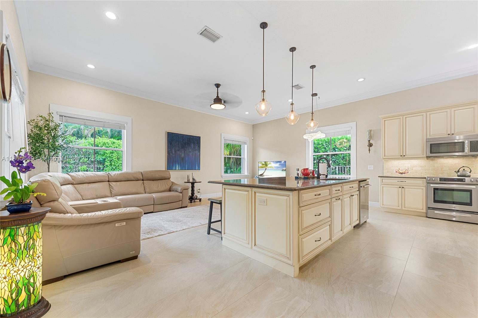 Weston, Florida, 33327, United States, 4 Bedrooms Bedrooms, ,3 BathroomsBathrooms,Residential,For Sale,1913300