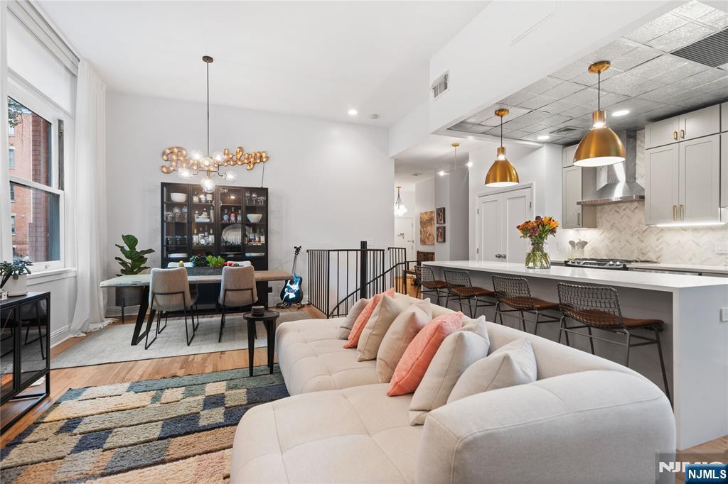 Jersey City, New Jersey, 07302, United States, 1 Bedroom Bedrooms, ,2 BathroomsBathrooms,Residential,For Sale,1950964