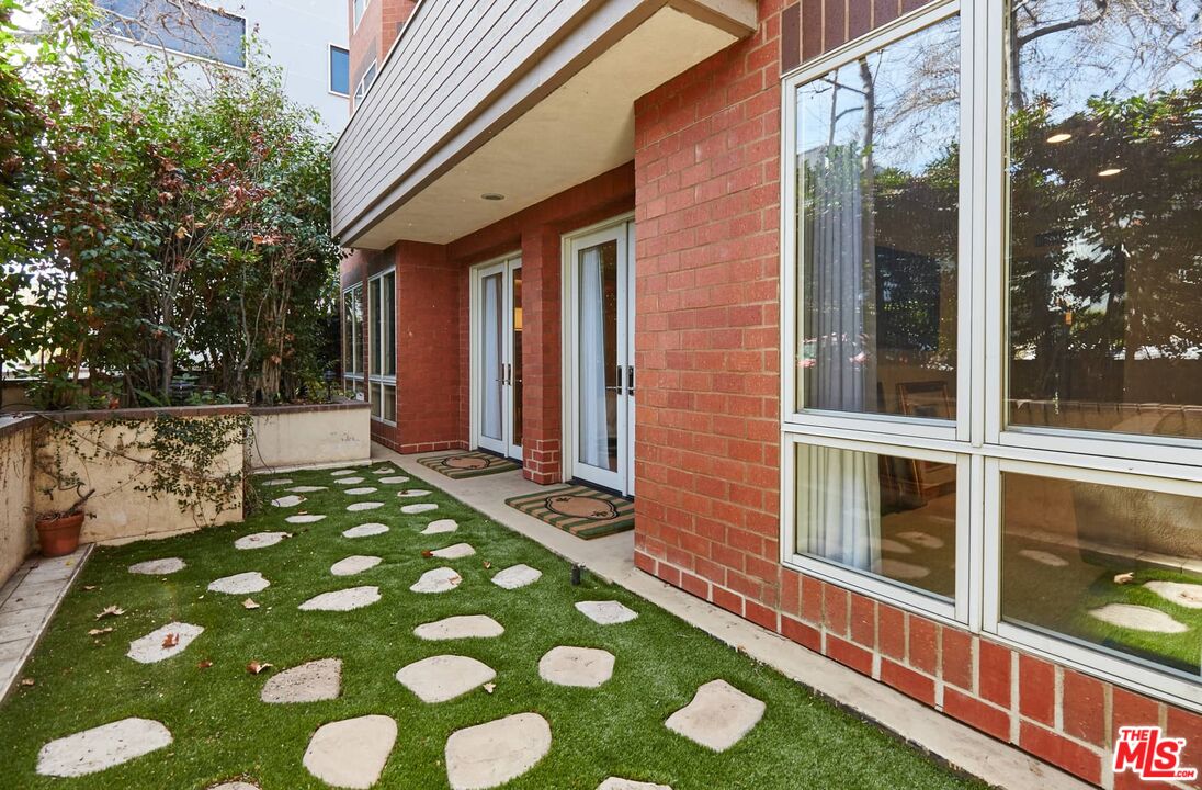 Beverly Hills, California, 90211, United States, 2 Bedrooms Bedrooms, ,3 BathroomsBathrooms,Residential,For Sale,1897211