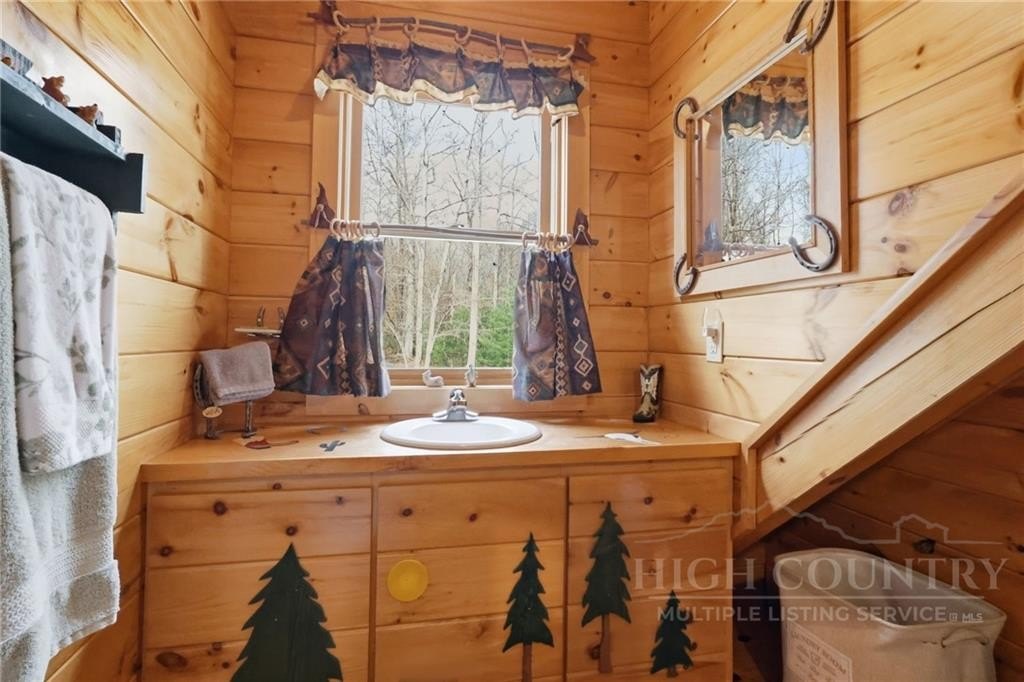 Ferguson, North Carolina, 28624, United States, 2 Bedrooms Bedrooms, ,2 BathroomsBathrooms,Residential,For Sale,2033165