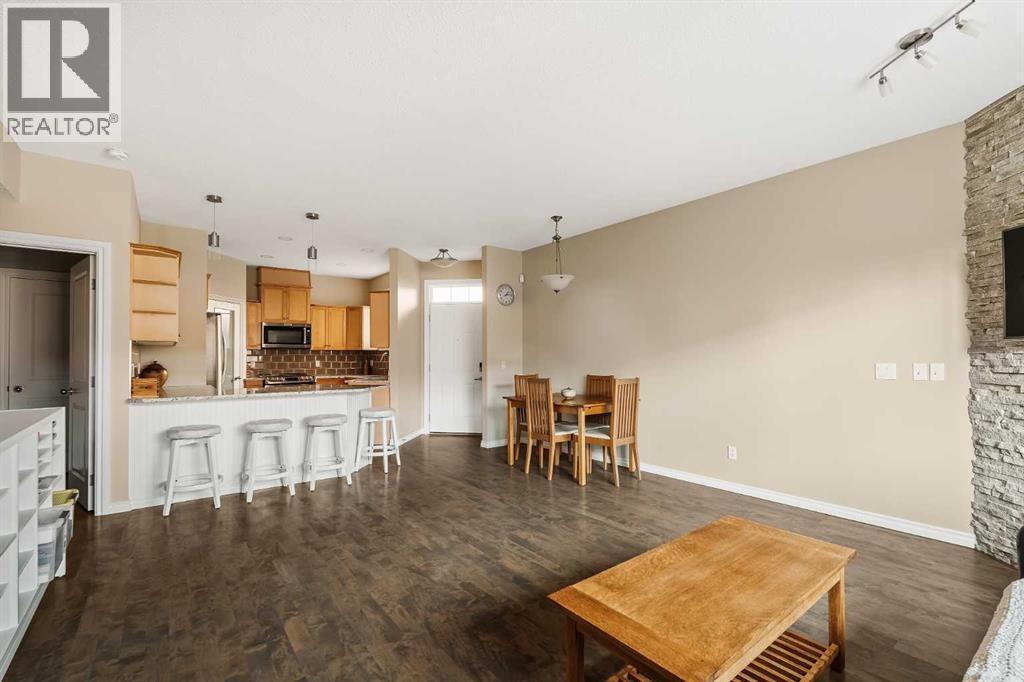 CALGARY, Alberta, T3E 2M9, CA, 2 Bedrooms Bedrooms, ,2 BathroomsBathrooms,Residential,For Sale,1949798
