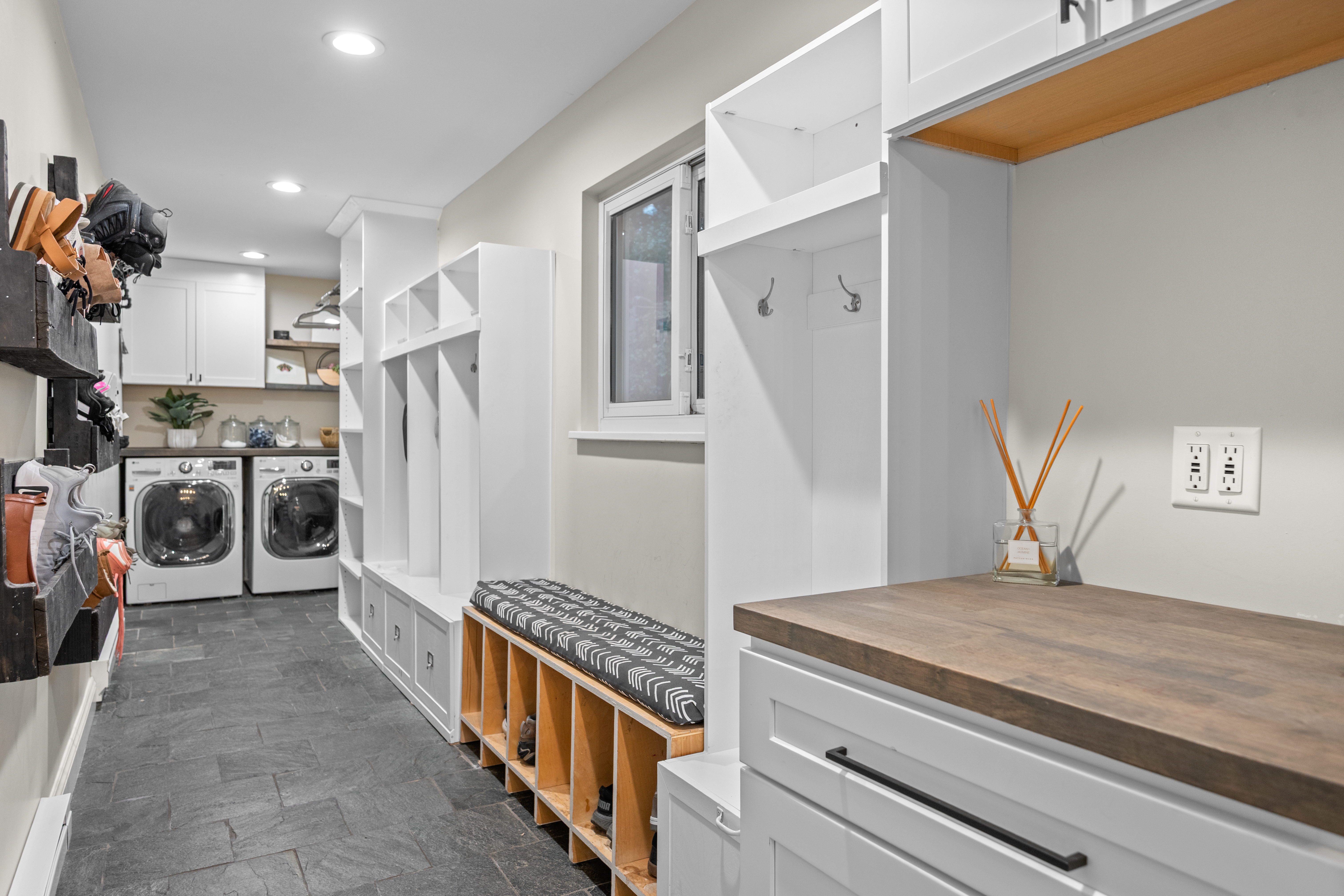  Meticulously Renovated Home in Hiwan with Sophisticated Take on Mountain Living - 物件實景