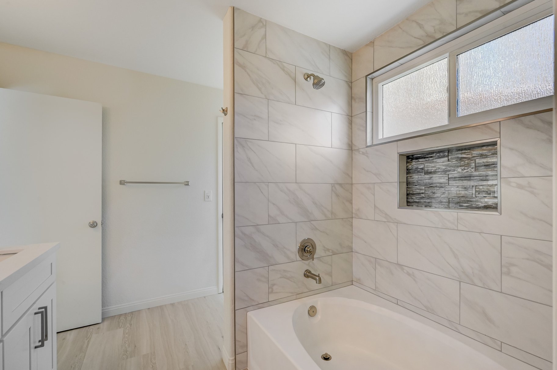  Newly Updated 3 Bed 2 Bath - 物件實景