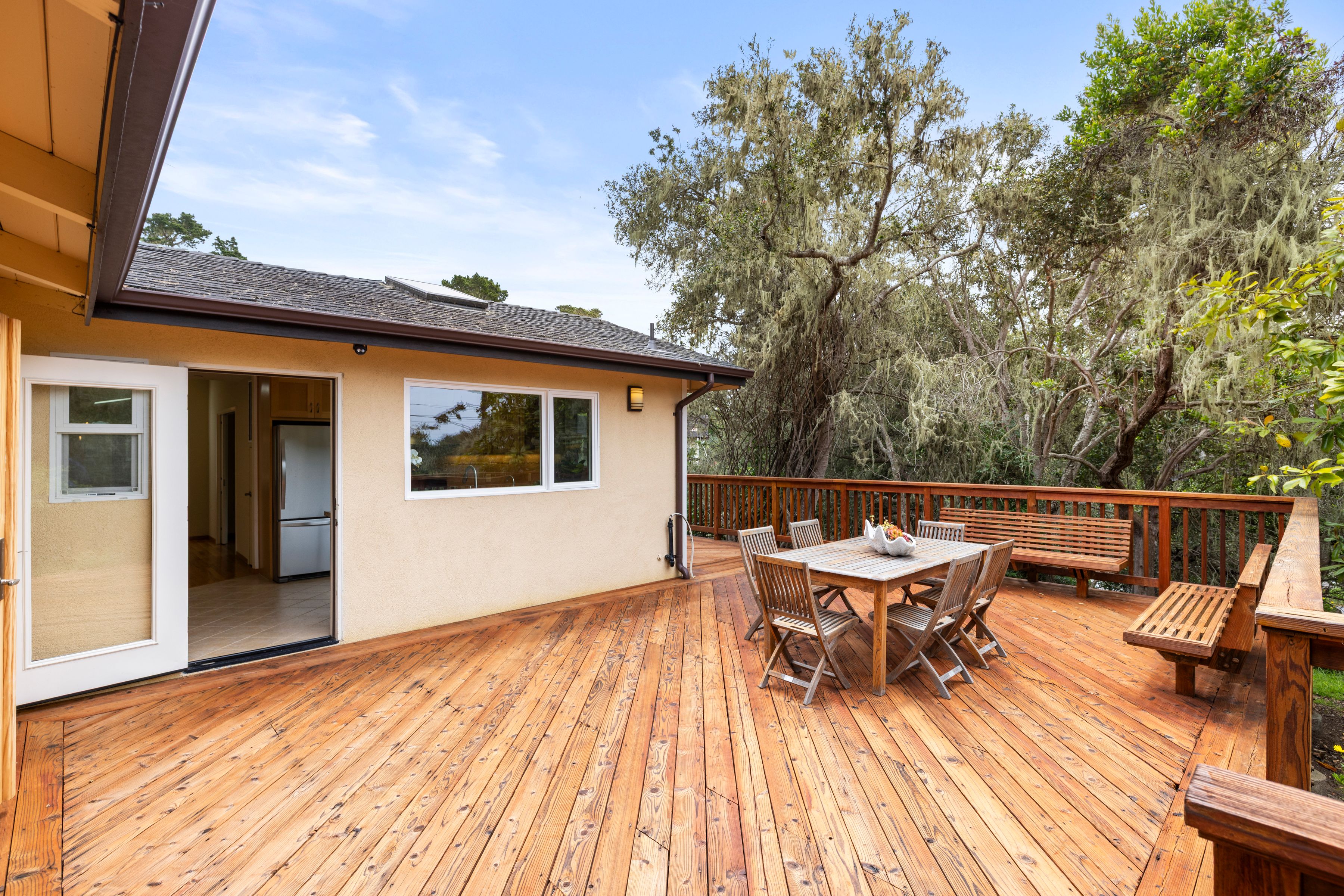  3113 Sloat Road - 物件實景