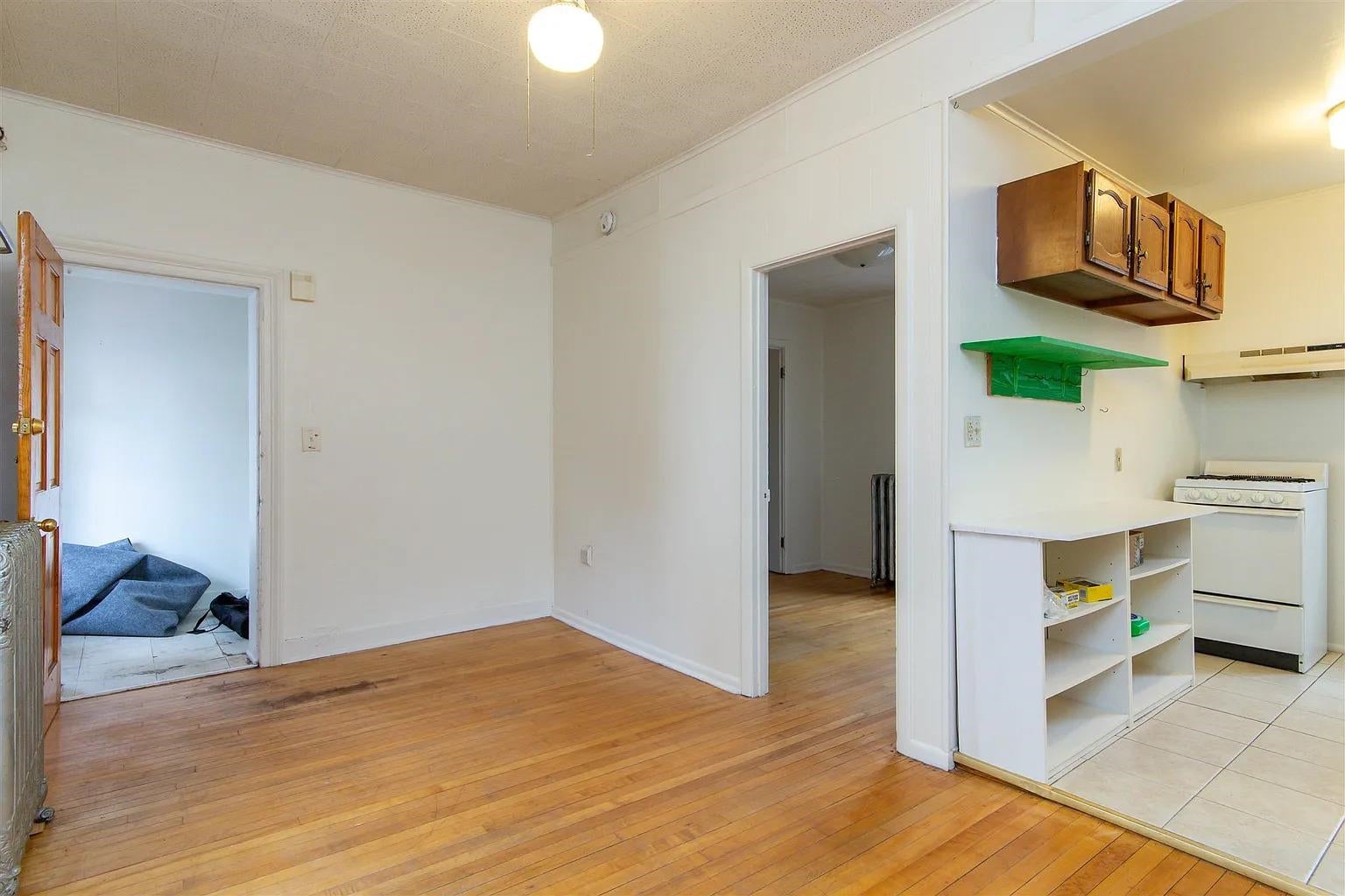 Burlington, Vermont, 05401, United States, 15 Bedrooms Bedrooms, ,3 BathroomsBathrooms,Residential,For Sale,1898966