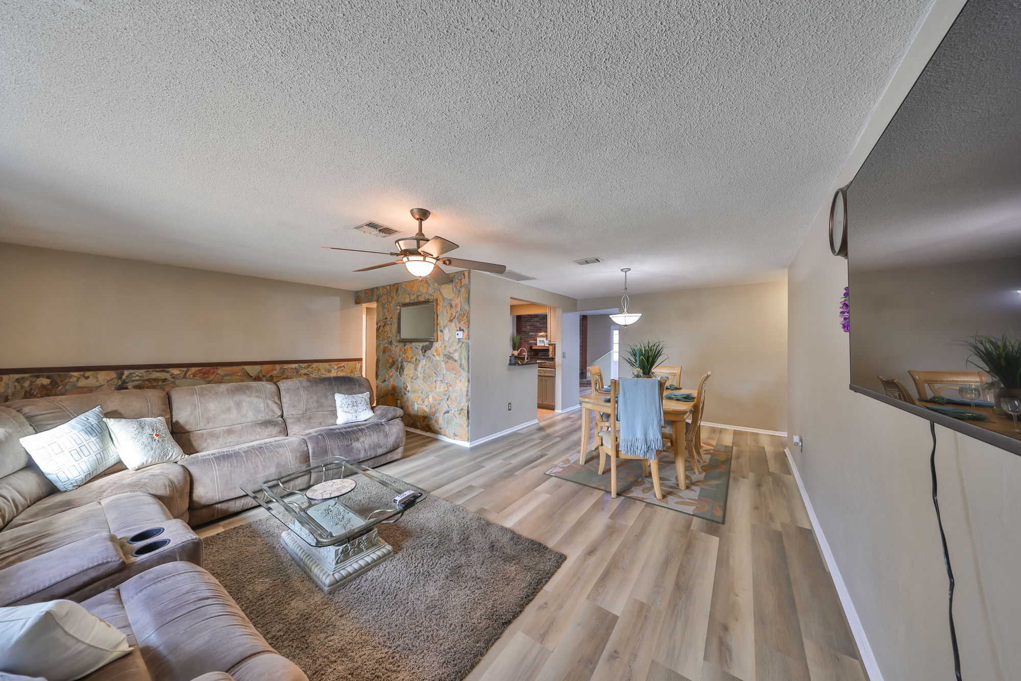 Seminole, Florida, 33772, United States, 4 Bedrooms Bedrooms, ,2 BathroomsBathrooms,Residential,For Sale,2013302