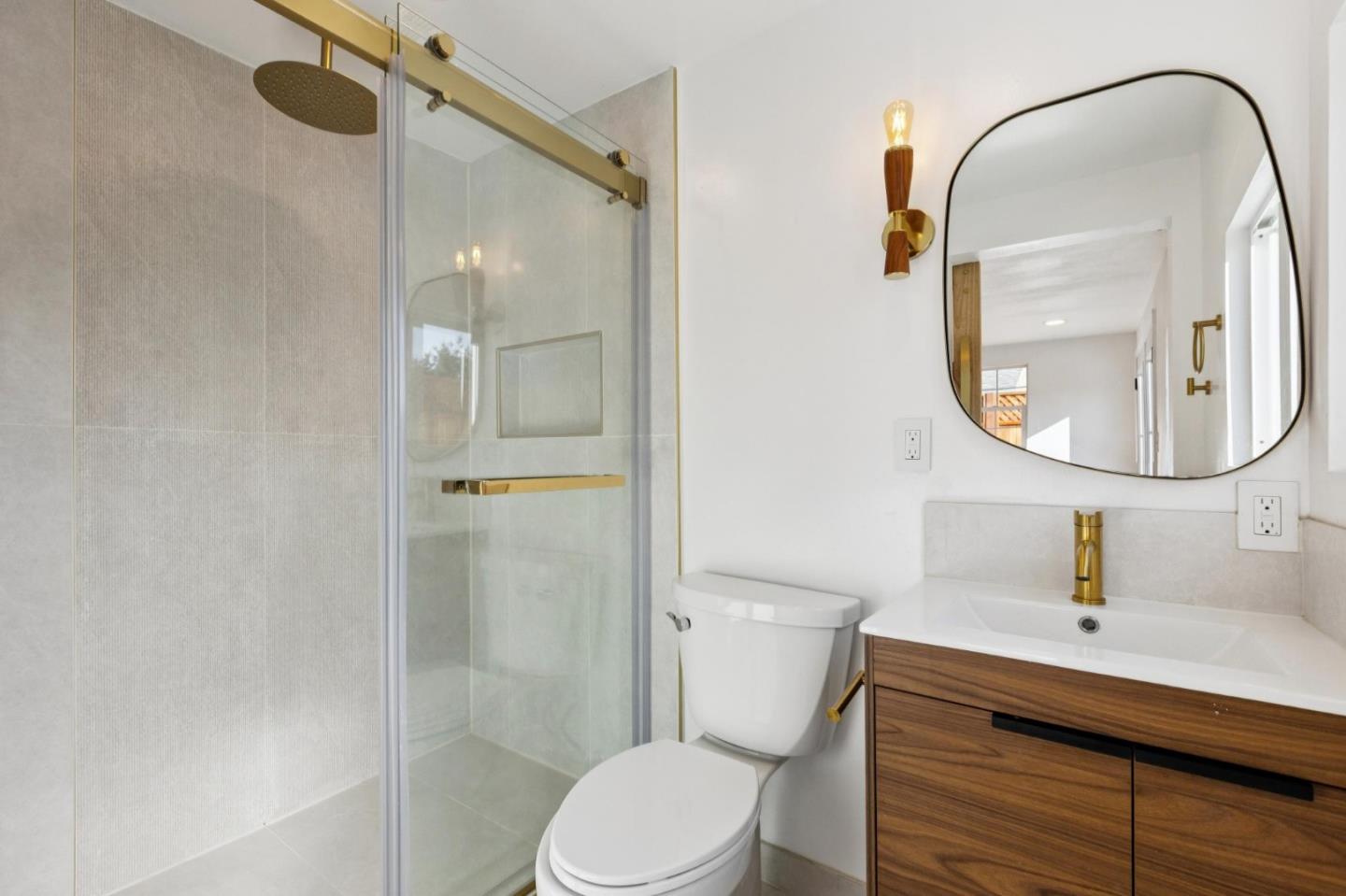 East Palo Alto, California, 94303, United States, 3 Bedrooms Bedrooms, ,2 BathroomsBathrooms,Residential,For Sale,1947382