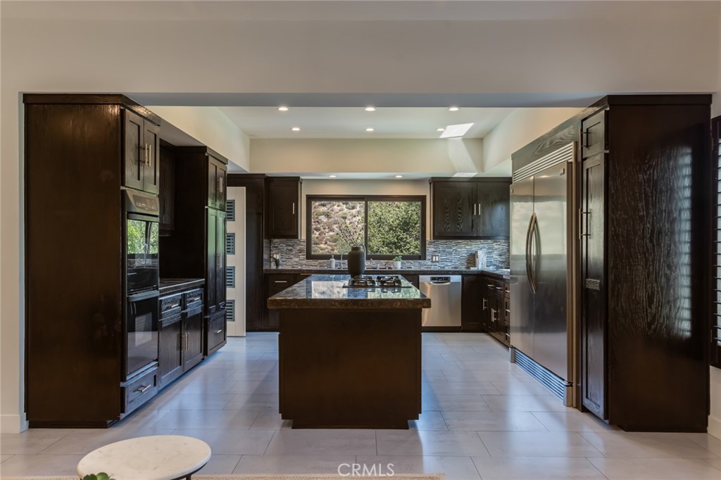 Glendale, California, 91207, United States, 4 Bedrooms Bedrooms, ,5 BathroomsBathrooms,Residential,For Sale,1934698