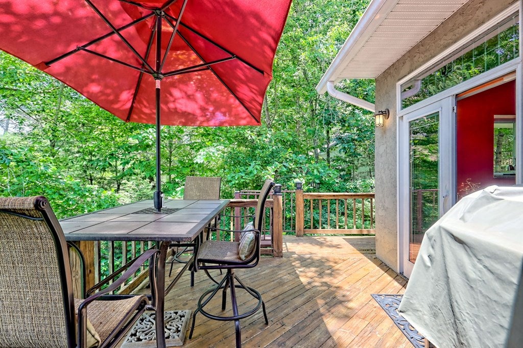 Blairsville, Georgia, 30512, United States, 4 Bedrooms Bedrooms, ,3 BathroomsBathrooms,Residential,For Sale,1827320