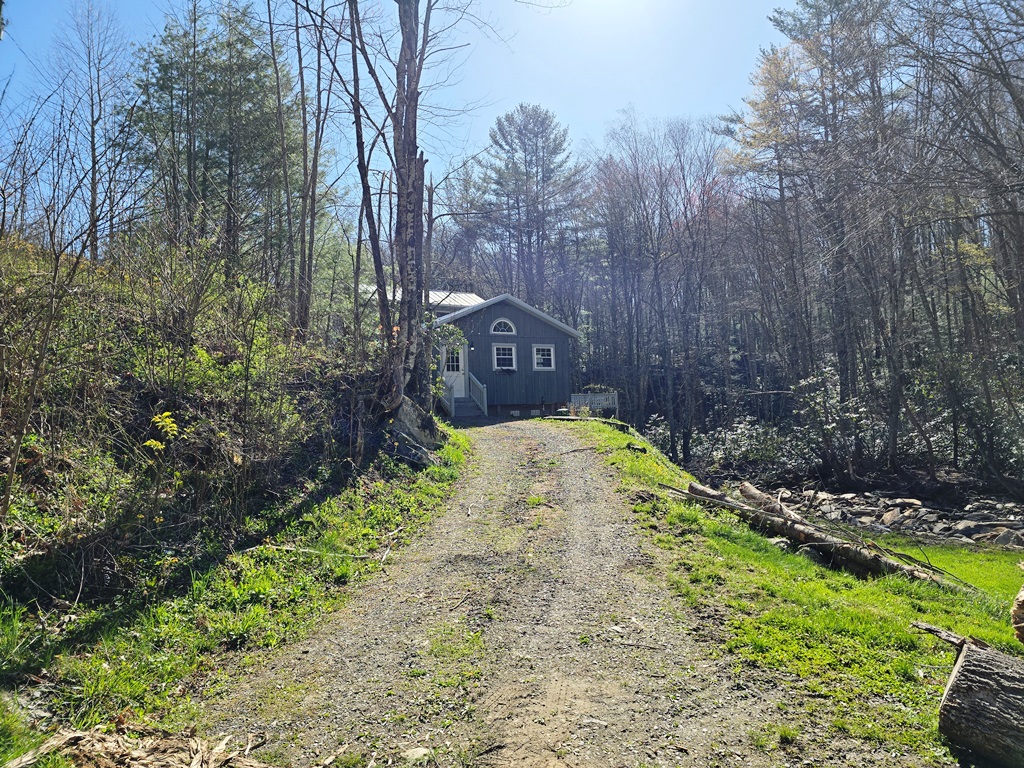 Lansing, North Carolina, 28643, United States, 1 Bedroom Bedrooms, ,1 BathroomBathrooms,Residential,For Sale,1974304