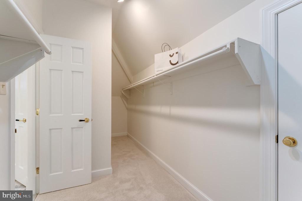 Great Falls, Virginia, 22066, United States, 5 Bedrooms Bedrooms, ,5 BathroomsBathrooms,Residential,For Sale,1900616