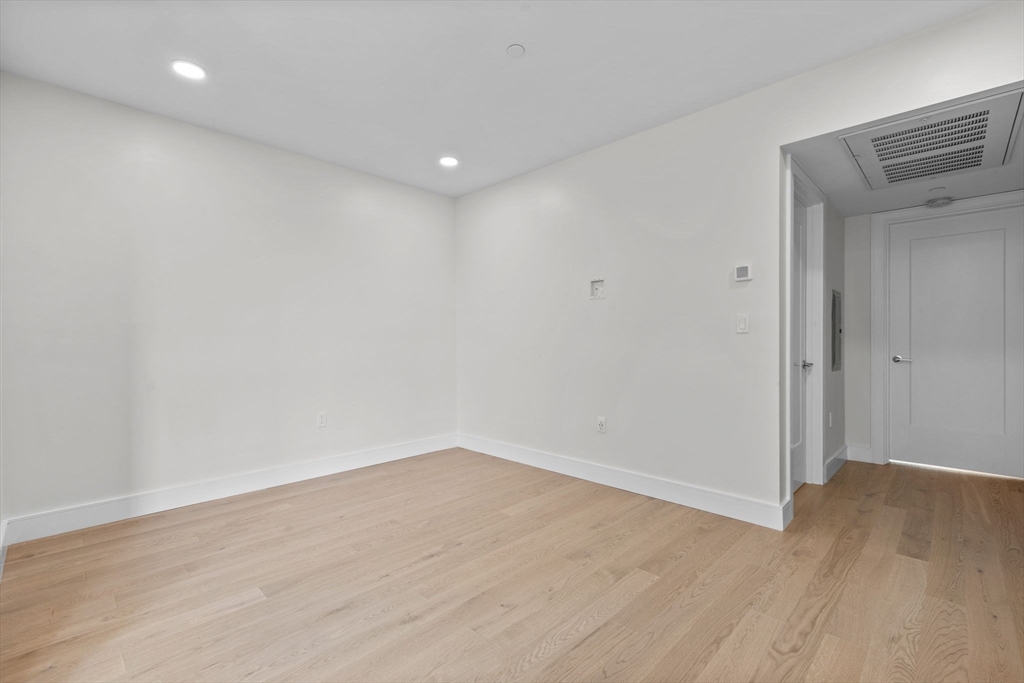 Boston, Massachusetts, 02128, United States, 2 Bedrooms Bedrooms, ,2 BathroomsBathrooms,Residential,For Sale,1942738