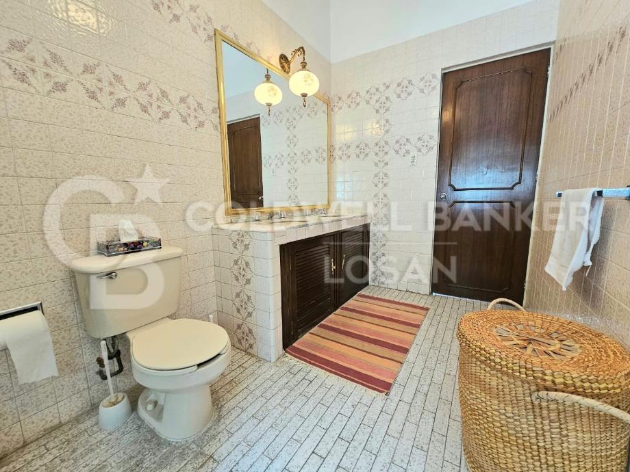 Pedro de Alvarado, Cuernavaca, Morelos, 62240, Mexico, 8 Bedrooms Bedrooms, ,6 BathroomsBathrooms,Residential,For Sale,Pedro de Alvarado,1620895