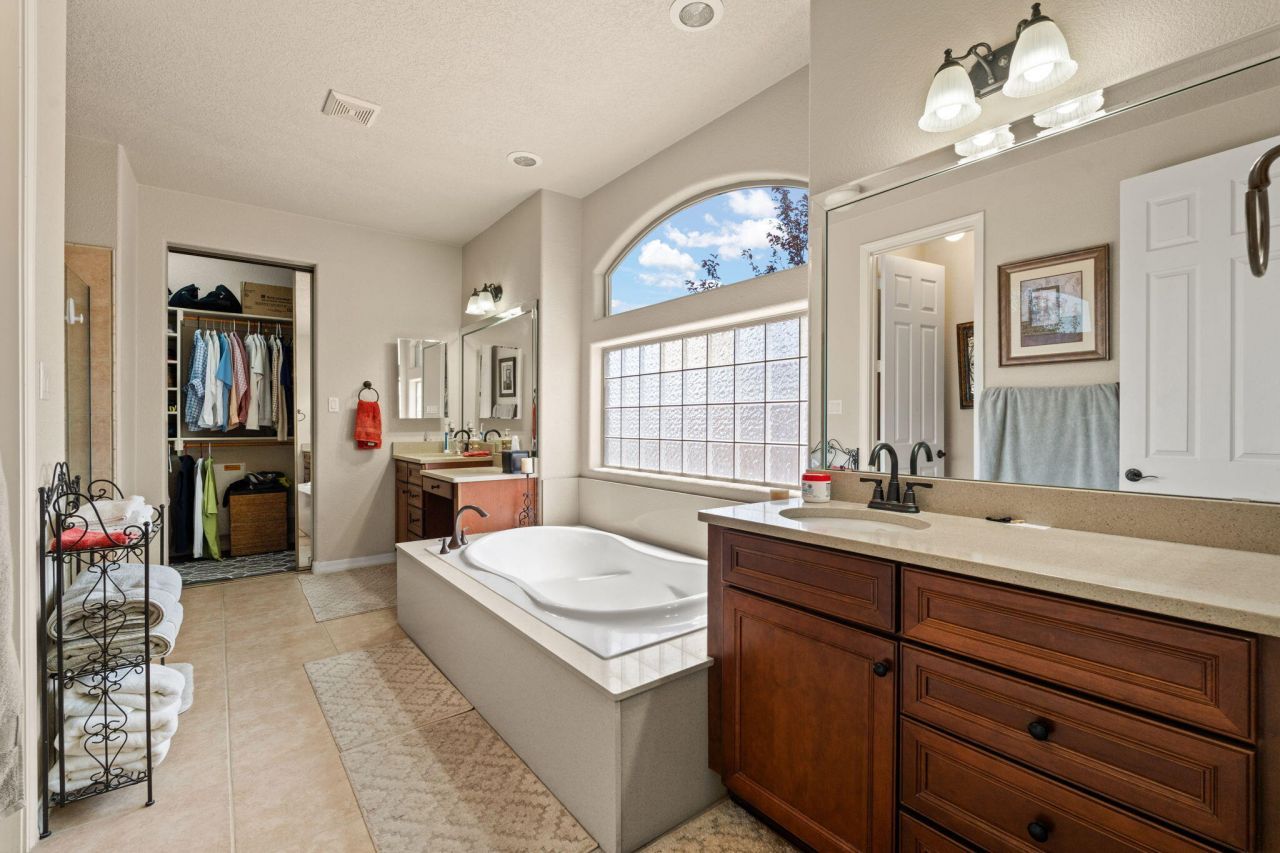 Rio Rancho, New Mexico, 87144, United States, 4 Bedrooms Bedrooms, ,3 BathroomsBathrooms,Residential,For Sale,1918092