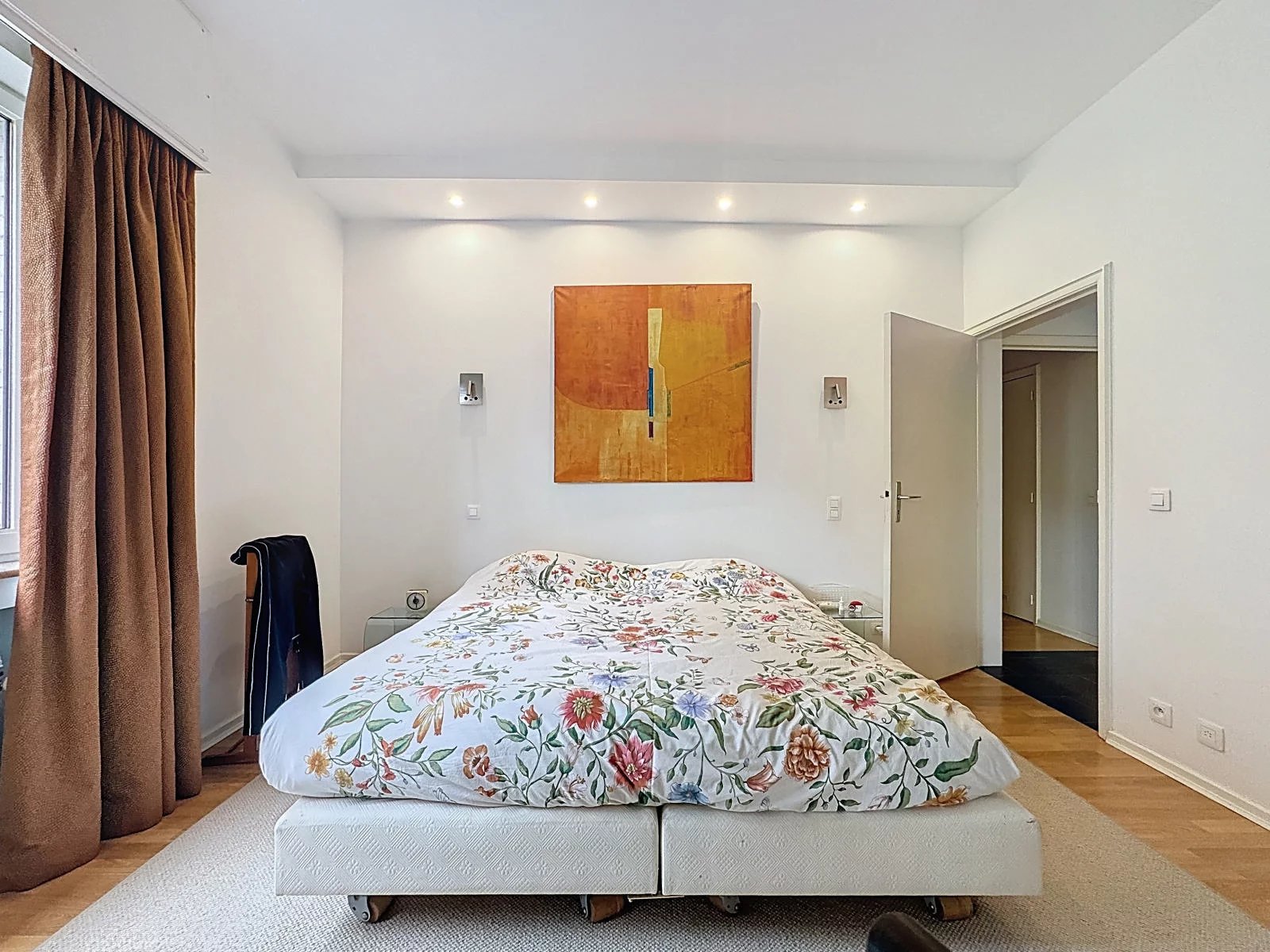 Uccle, 1180, BE, 3 Bedrooms Bedrooms, ,2 BathroomsBathrooms,Residential,For Sale,1995617