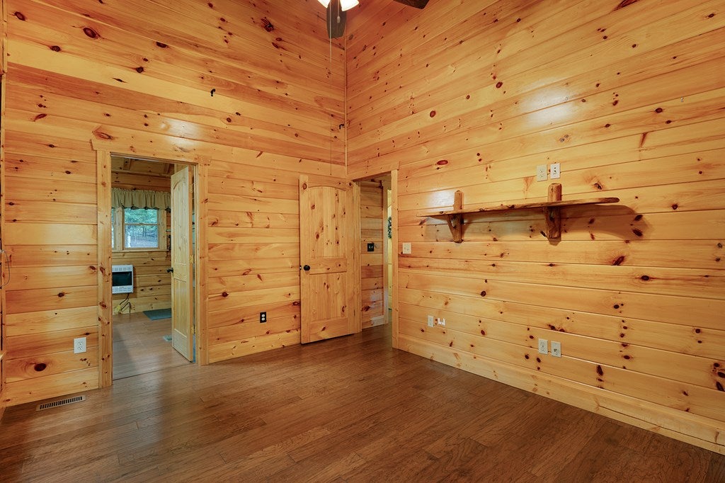 Ellijay, Georgia, 30540, United States, 3 Bedrooms Bedrooms, ,3 BathroomsBathrooms,Residential,For Sale,1999878