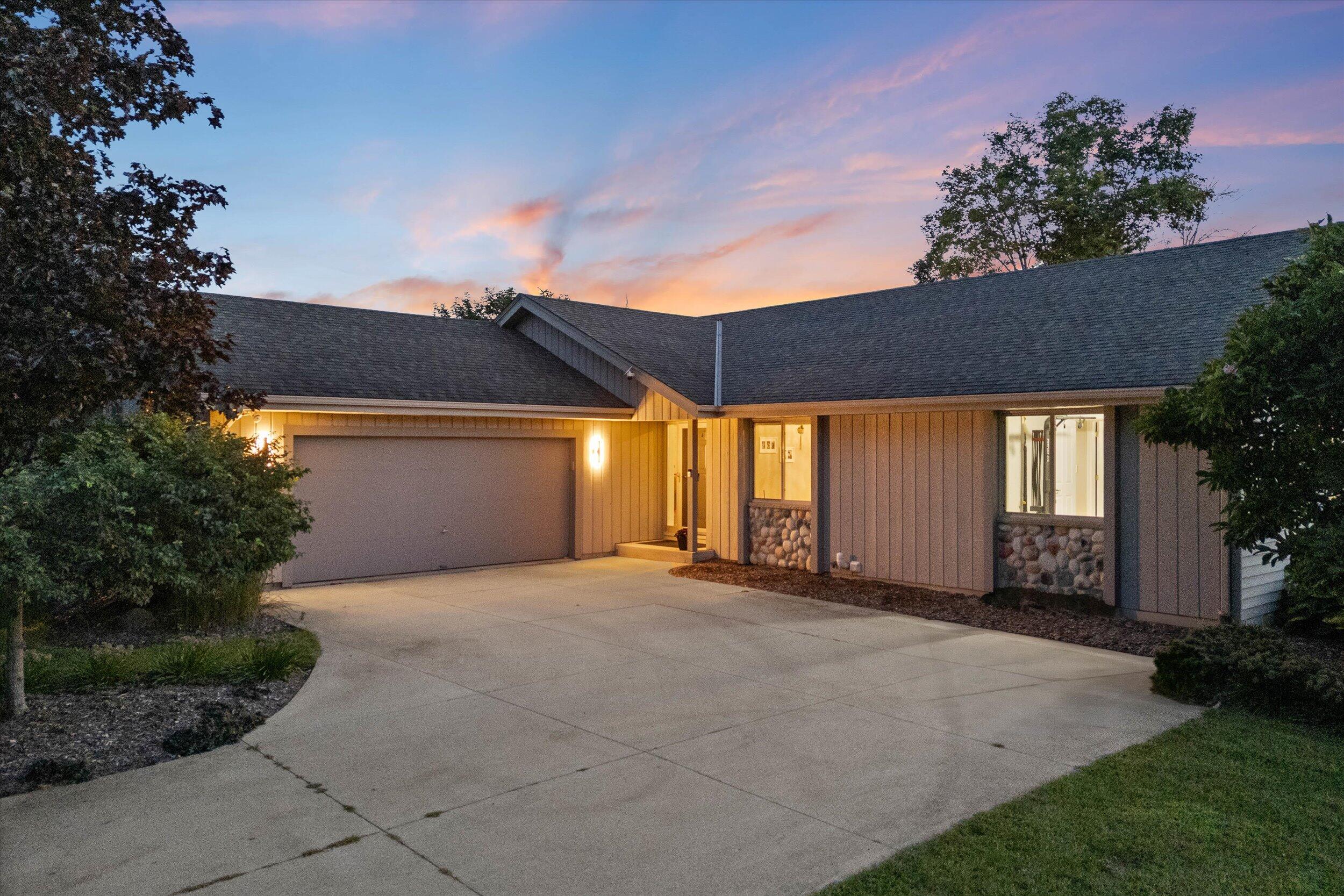 Grafton, Wisconsin, 53024, United States, 3 Bedrooms Bedrooms, ,2 BathroomsBathrooms,Residential,For Sale,1938836