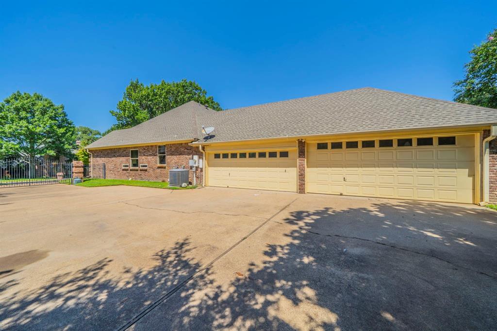 Arlington, Texas, 76013, United States, 4 Bedrooms Bedrooms, ,4 BathroomsBathrooms,Residential,For Sale,1978086