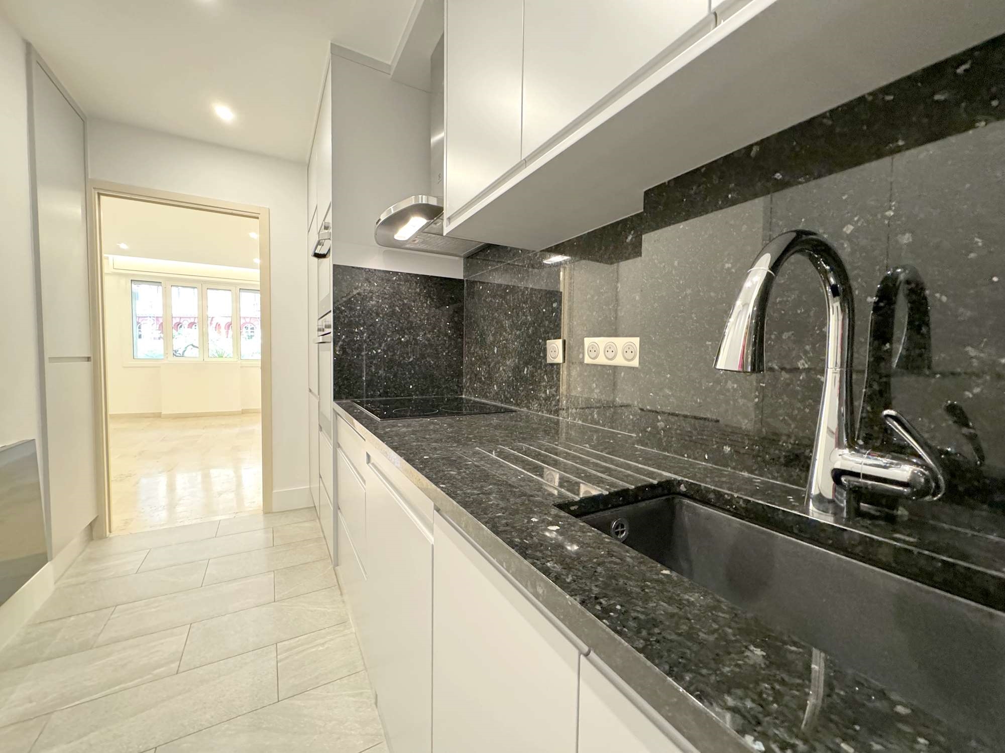  Les Caravelles, Charming 2-room flat for sale, mixt use - 物件實景
