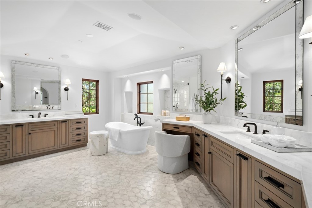 Irvine, California, 92603, United States, 5 Bedrooms Bedrooms, ,7 BathroomsBathrooms,Residential,For Sale,1906095