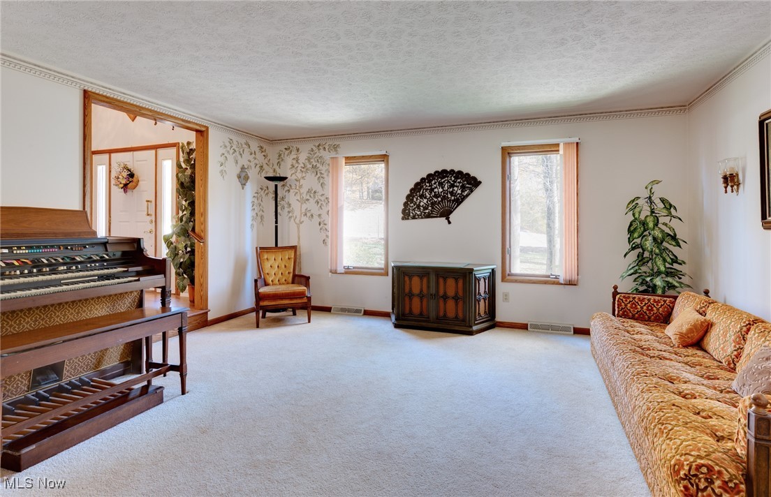 Aurora, Ohio, 44202, United States, 4 Bedrooms Bedrooms, ,3 BathroomsBathrooms,Residential,For Sale,1988003