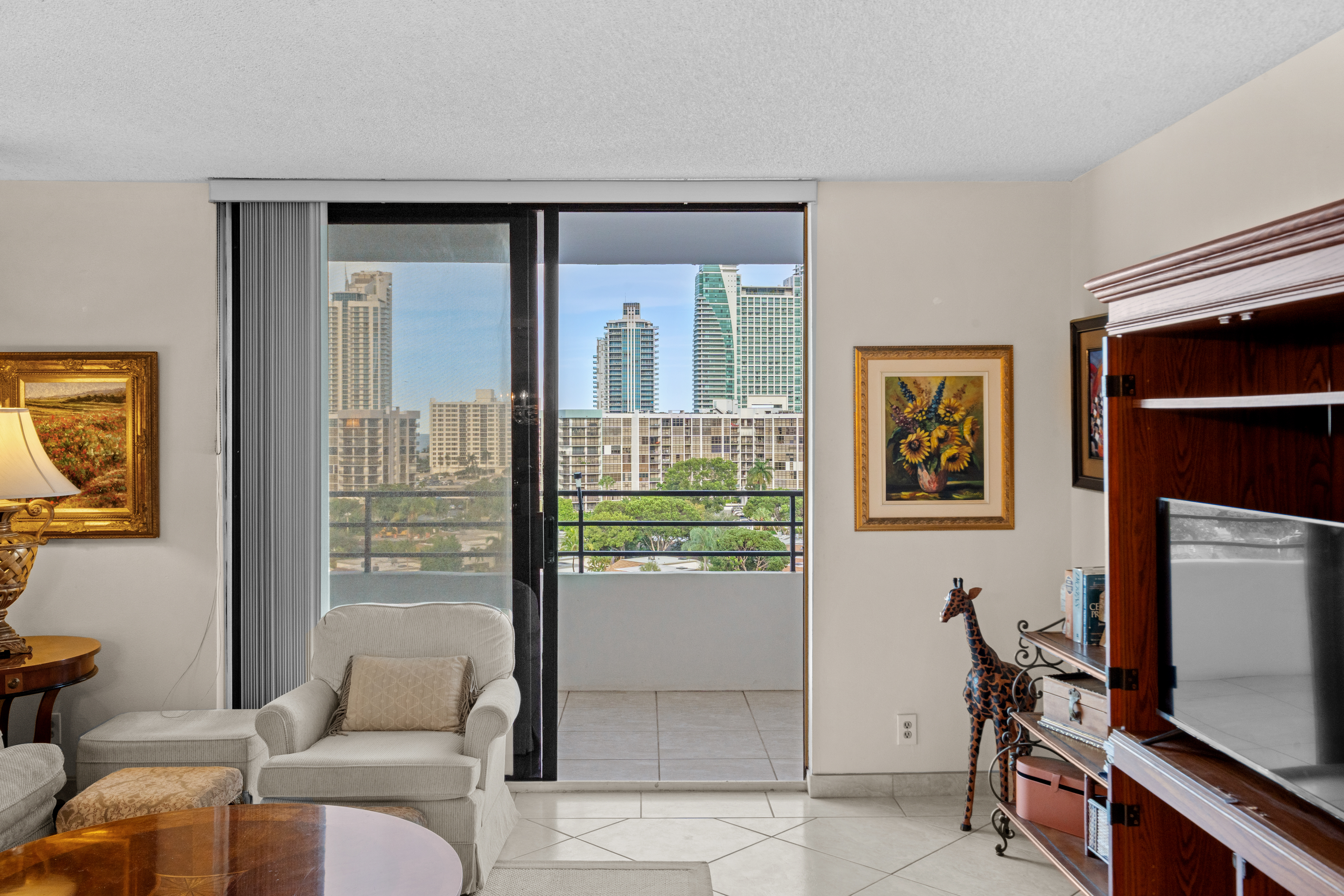  2500 Parkview Dr, Hallandale Beach, FL, 33009 - 物件實景