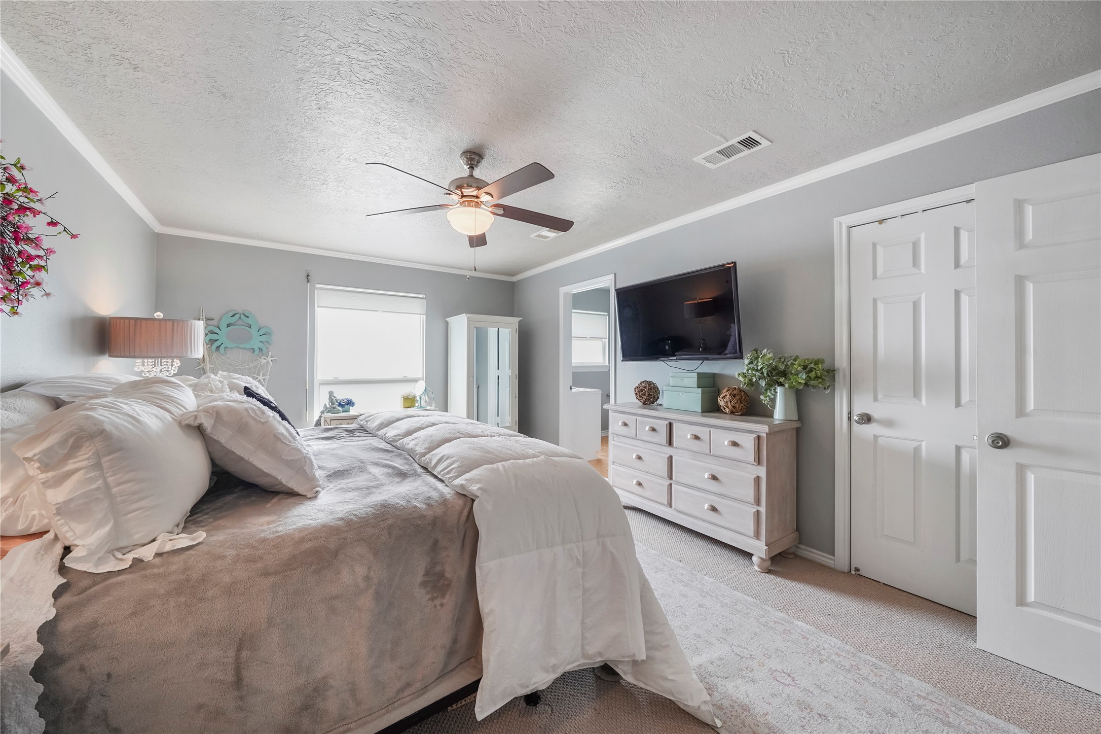 Jamaica Beach, Texas, 77554, United States, 3 Bedrooms Bedrooms, ,4 BathroomsBathrooms,Residential,For Sale,1932424
