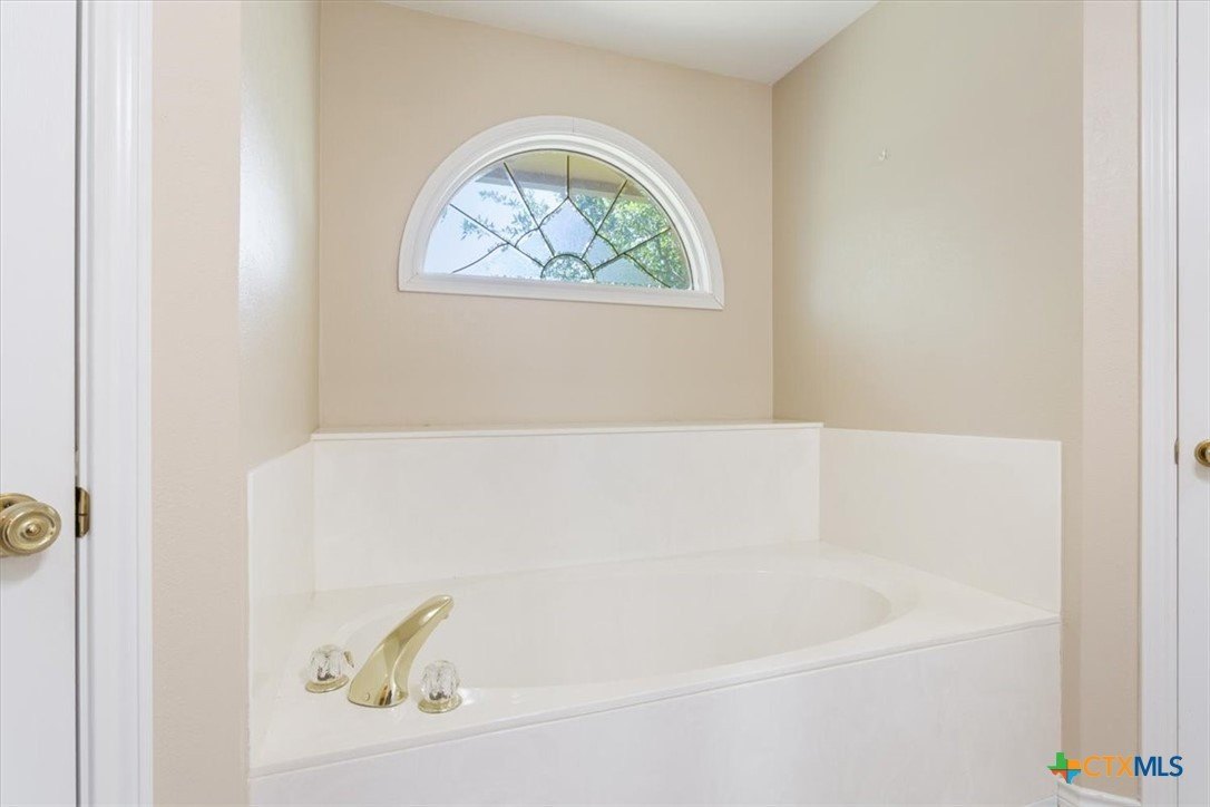 Salado, Texas, 76571, United States, 3 Bedrooms Bedrooms, ,3 BathroomsBathrooms,Residential,For Sale,1976065