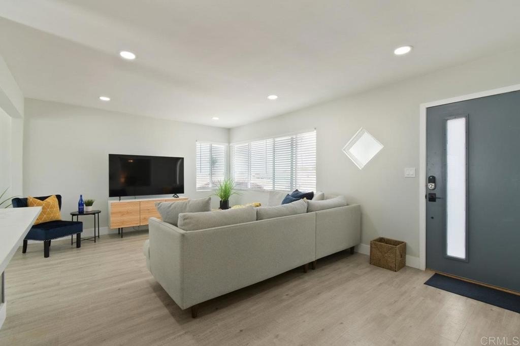 San Diego, California, 92139, United States, 3 Bedrooms Bedrooms, ,2 BathroomsBathrooms,Residential,For Sale,1856072