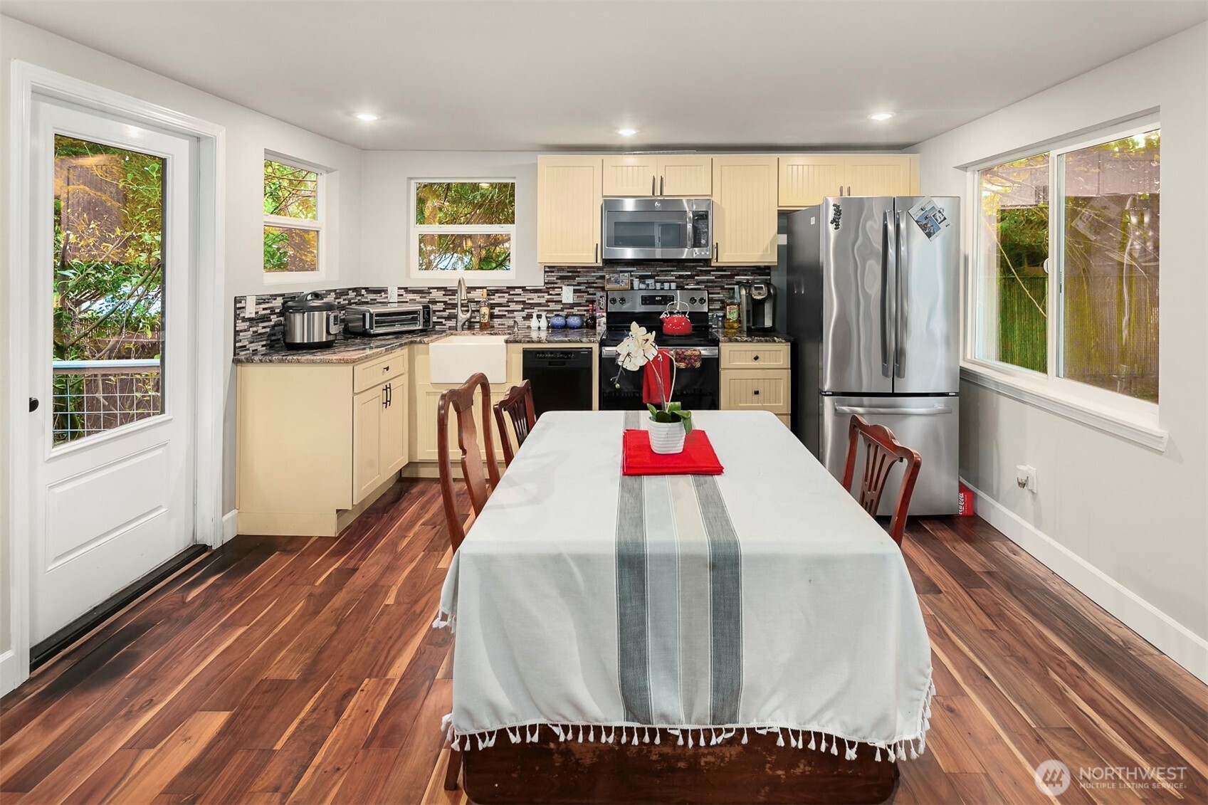 North Bend, Washington, 98045, United States, 3 Bedrooms Bedrooms, ,2 BathroomsBathrooms,Residential,For Sale,1989683