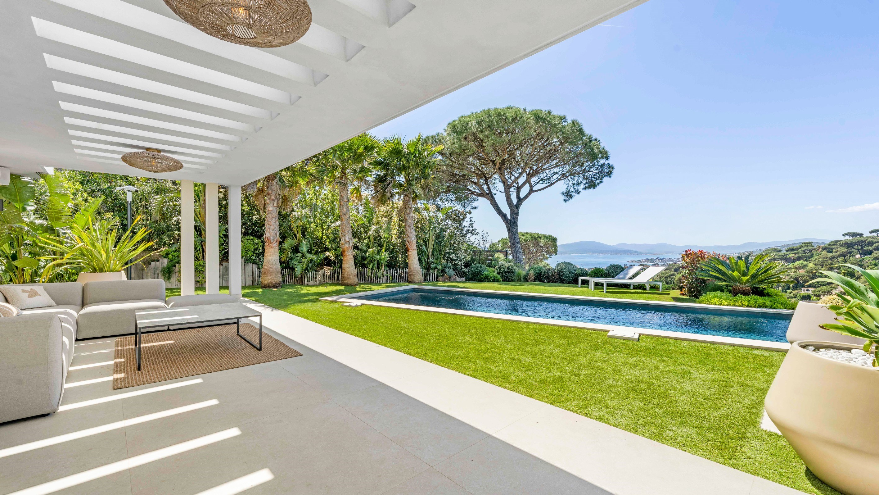  New contemporary villa with panoramic sea views in Sainte-Maxime near Saint-Tro… - 物件實景