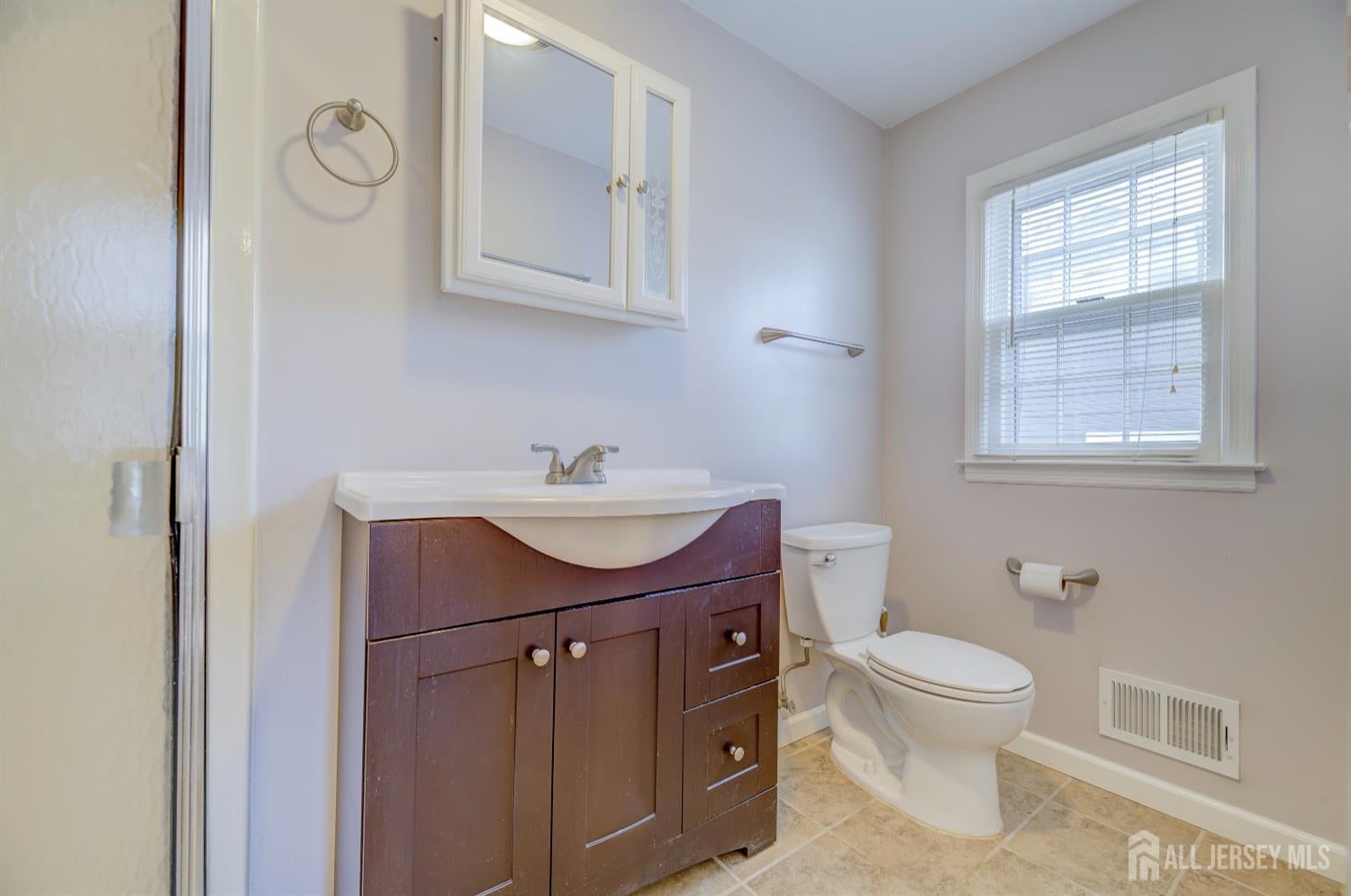 New Brunswick, New Jersey, 08901, United States, 4 Bedrooms Bedrooms, ,4 BathroomsBathrooms,Residential,For Sale,1996450