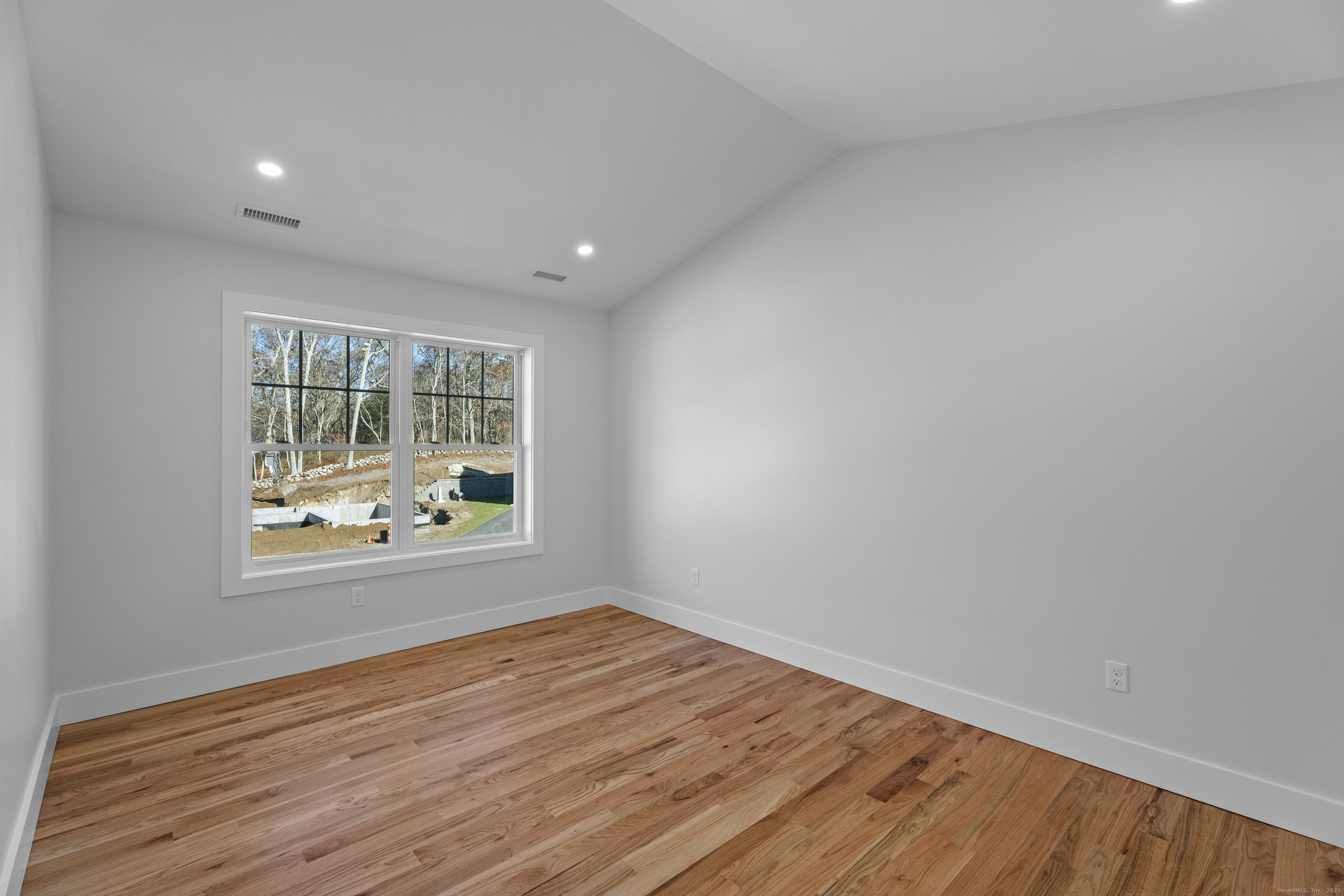 Waterford, Connecticut, 06385, United States, 2 Bedrooms Bedrooms, ,3 BathroomsBathrooms,Residential,For Sale,1995569