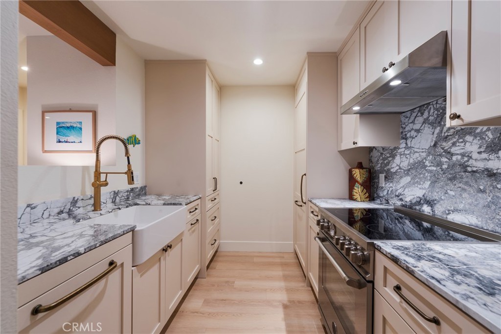 Huntington Beach, California, 92648, United States, 1 Bedroom Bedrooms, ,1 BathroomBathrooms,Residential,For Sale,1969398