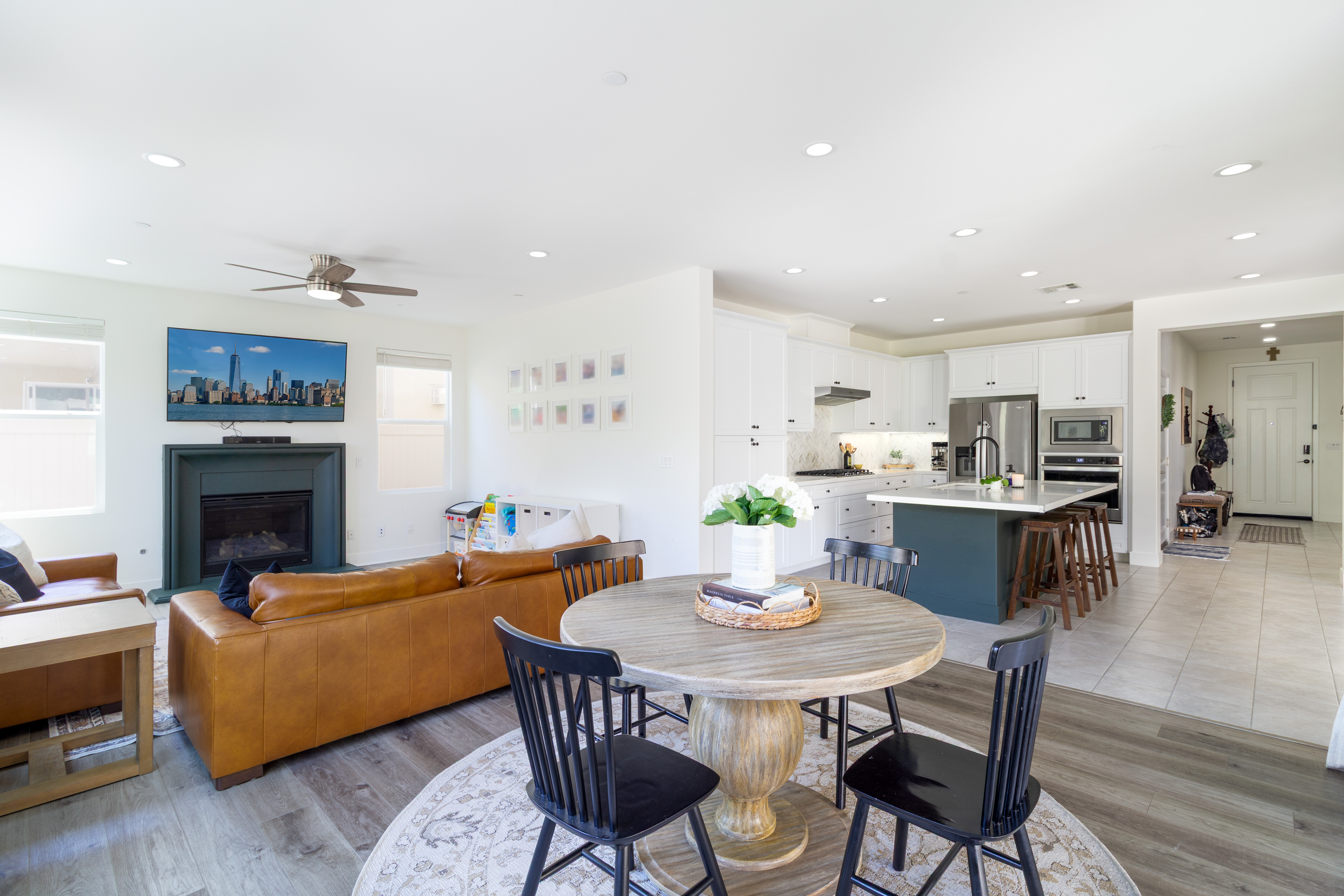 Corona, California, 92883, United States, 4 Bedrooms Bedrooms, ,3 BathroomsBathrooms,Residential,For Sale,1922003
