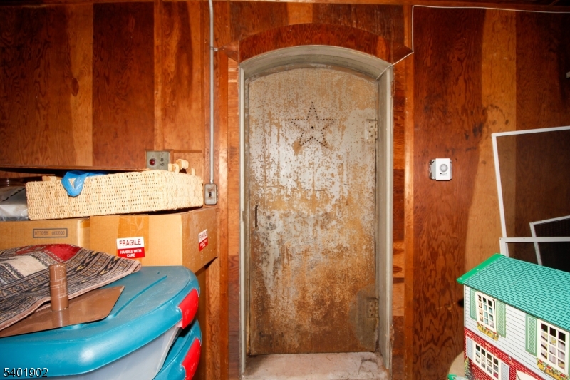 Clifton City, New Jersey, 07011-3254, United States, 6 Bedrooms Bedrooms, ,6 BathroomsBathrooms,Residential,For Sale,2005215