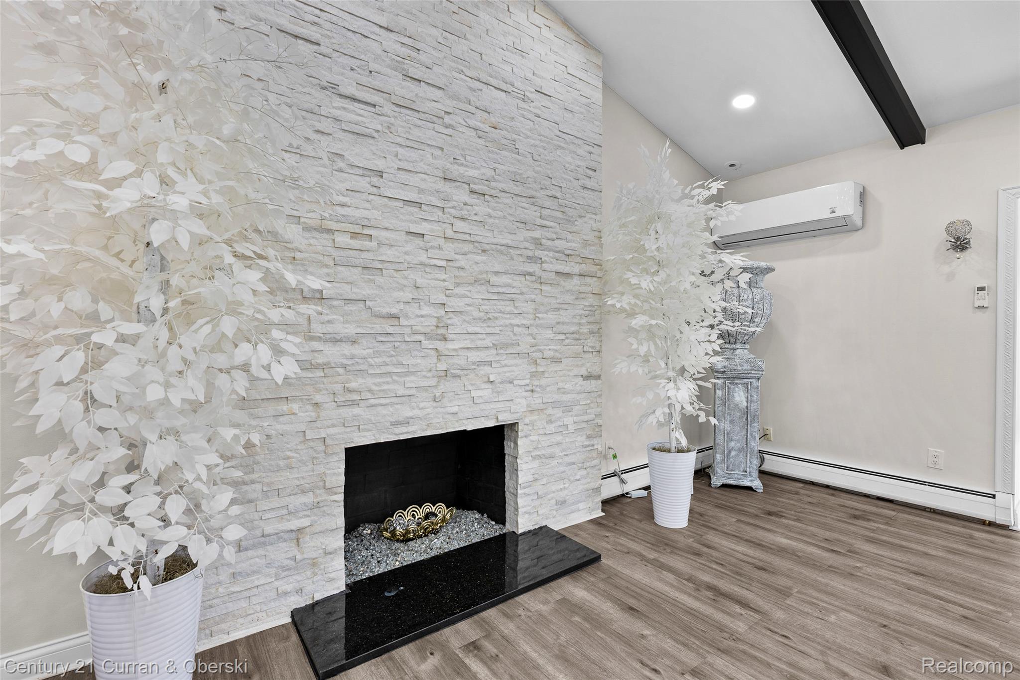 Dearborn Heights, Michigan, 48127, United States, 4 Bedrooms Bedrooms, ,4 BathroomsBathrooms,Residential,For Sale,1988554