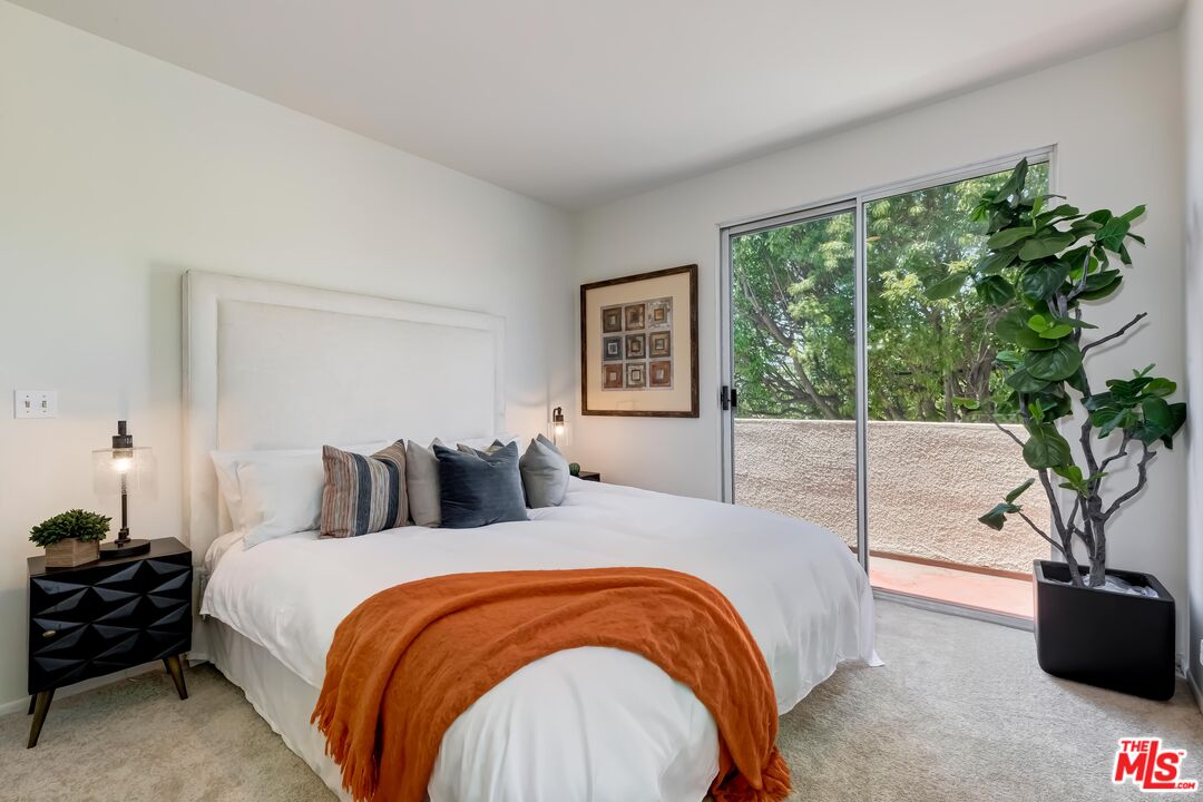 Santa Monica, California, 90403, United States, 2 Bedrooms Bedrooms, ,2 BathroomsBathrooms,Residential,For Sale,2003449