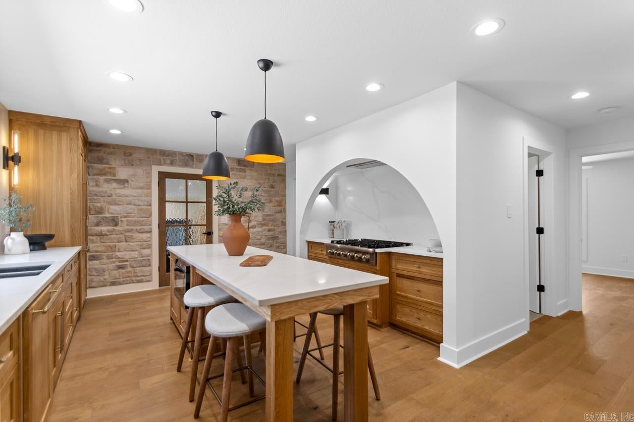 Alexander, Arkansas, 72002, United States, 6 Bedrooms Bedrooms, ,4 BathroomsBathrooms,Residential,For Sale,1986136