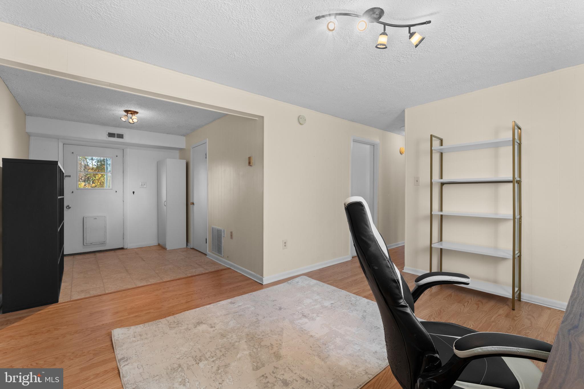 Warrenton, Virginia, 20187, United States, 3 Bedrooms Bedrooms, ,2 BathroomsBathrooms,Residential,For Sale,1987045