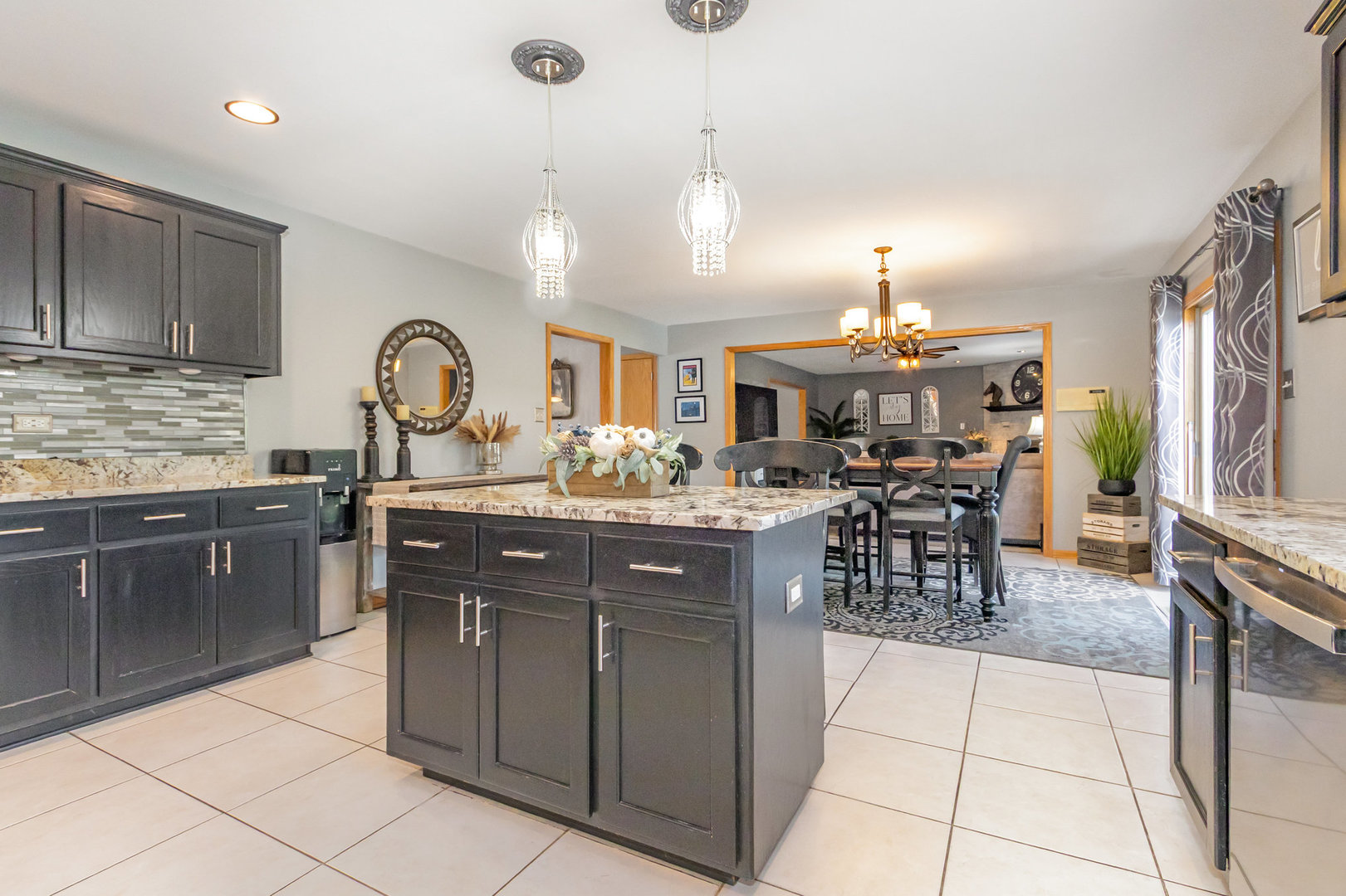 Frankfort, Illinois, 60423, United States, 4 Bedrooms Bedrooms, ,3 BathroomsBathrooms,Residential,For Sale,1985651