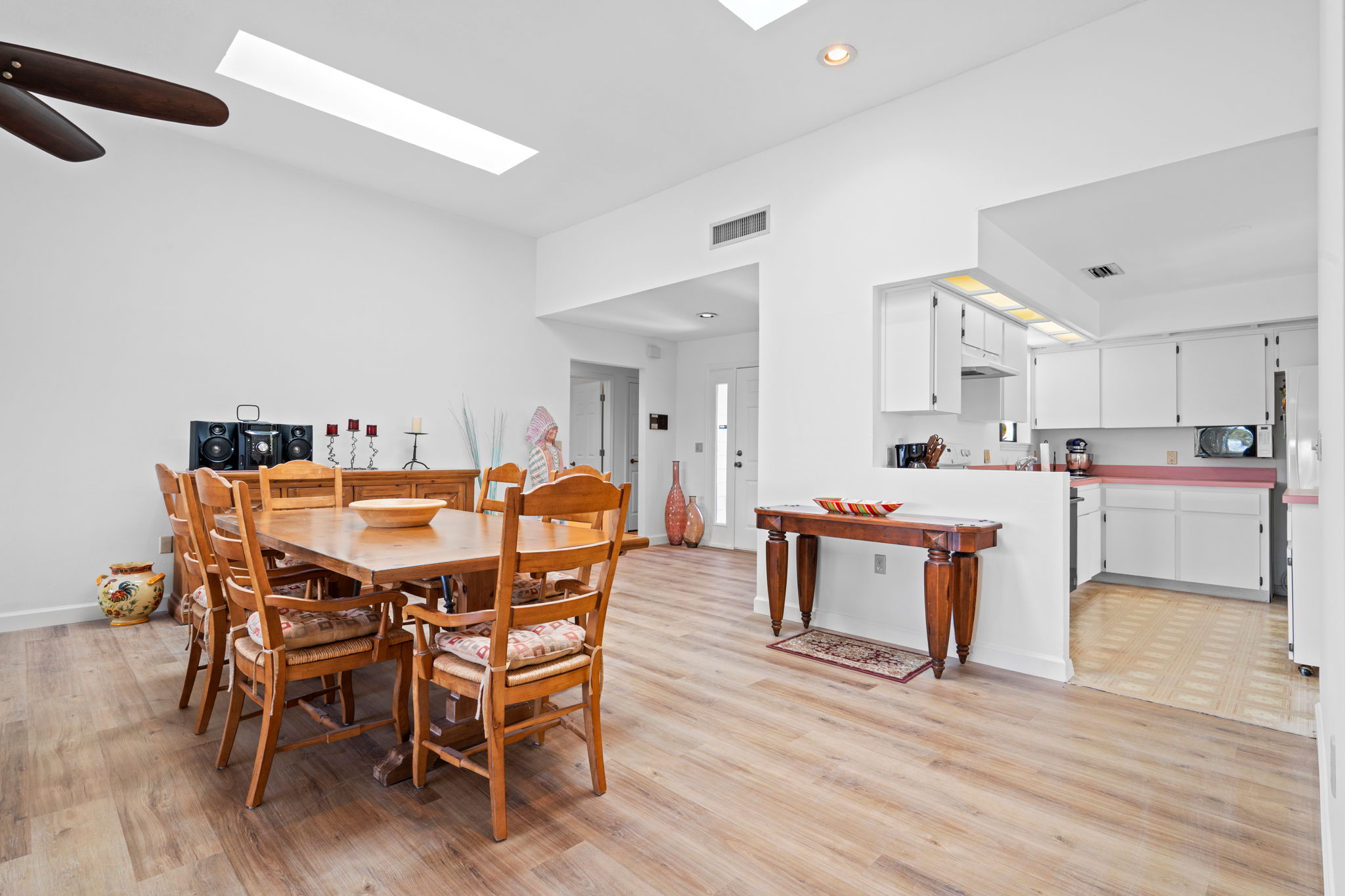 Tarpon Springs, Florida, 34689, United States, 3 Bedrooms Bedrooms, ,2 BathroomsBathrooms,Residential,For Sale,1976239